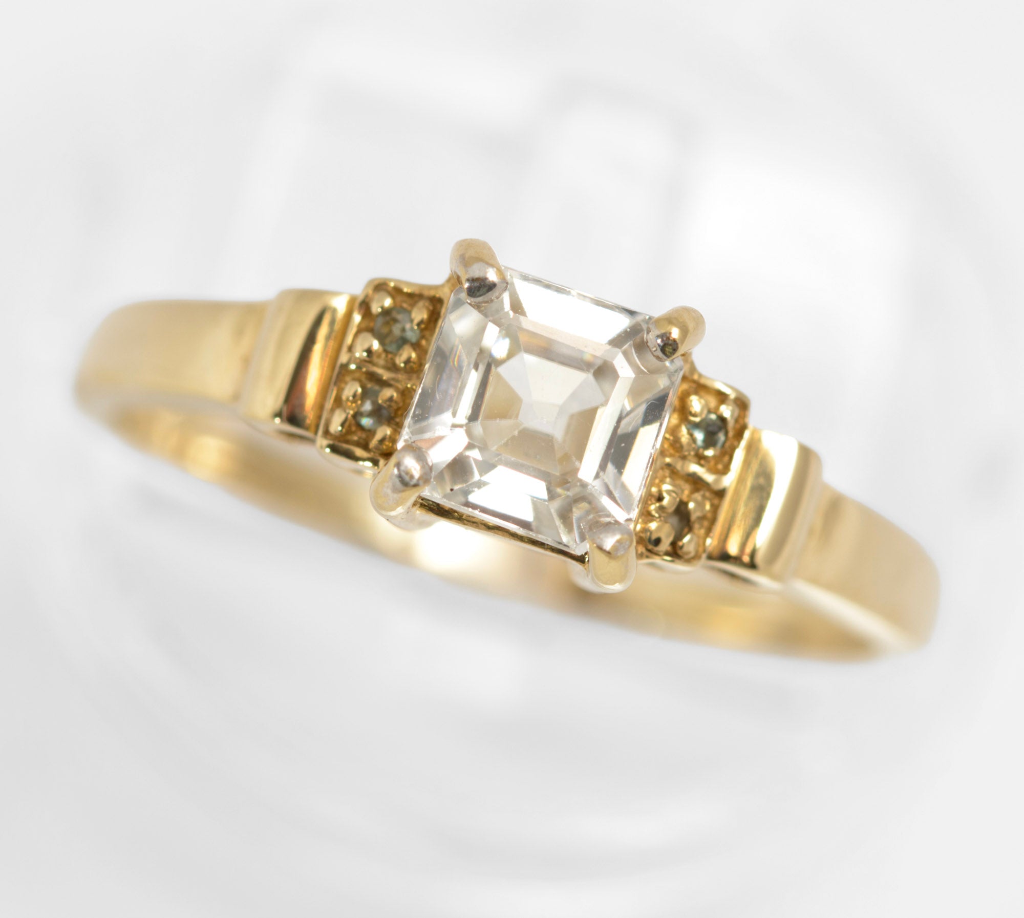 9ct Gold Ring With Natural White Ice Zircon & Alexandrite Gems UK Size U (C2906)