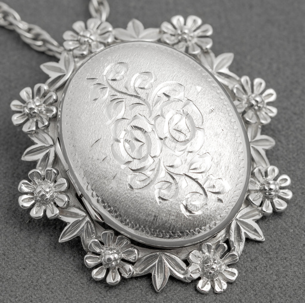 Vintage Sterling Silver Large Fancy Photo Locket Pendant Necklace & Long Chain (C2918)