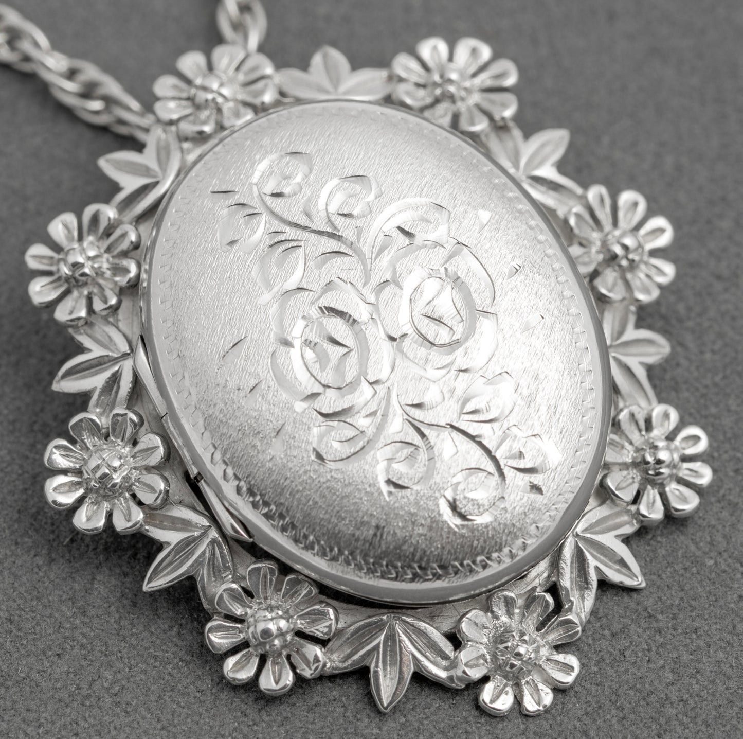 Vintage Sterling Silver Large Fancy Photo Locket Pendant Necklace & Long Chain (C2918)