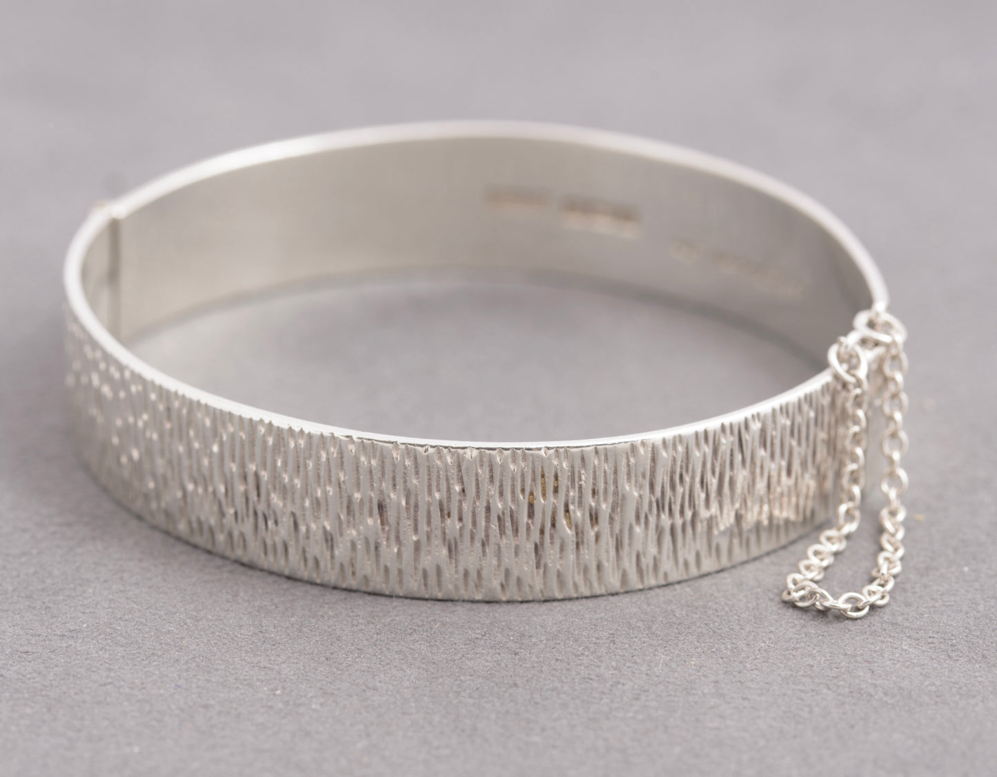 Vintage 1970's Retro Sterling Silver Hinged Bangle Bark Texture S.J Rose (C2919)