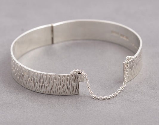 Vintage 1970's Retro Sterling Silver Hinged Bangle Bark Texture S.J Rose (C2919)