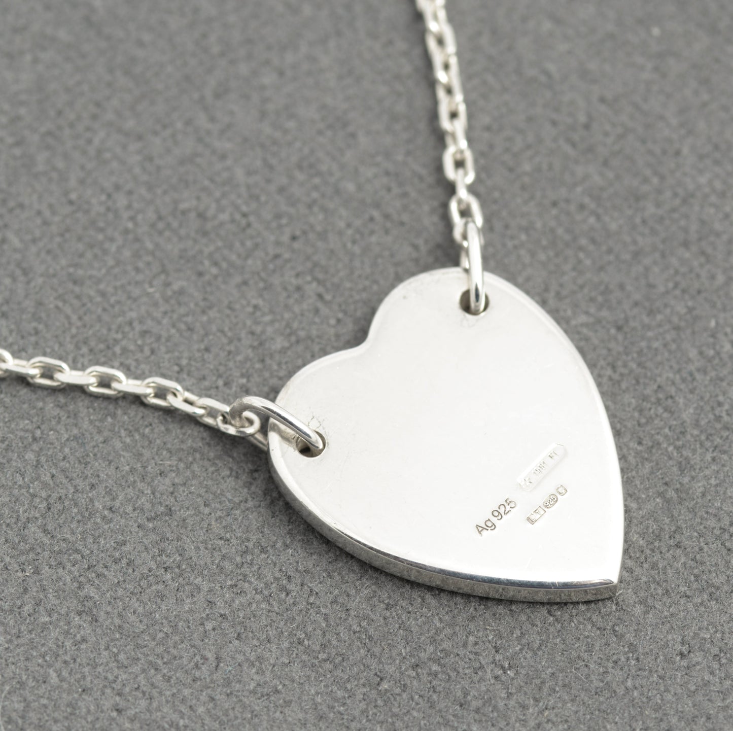 Genuine Vintage Gucci Sterling Silver Heart Tag Pendant Necklace (C2922)