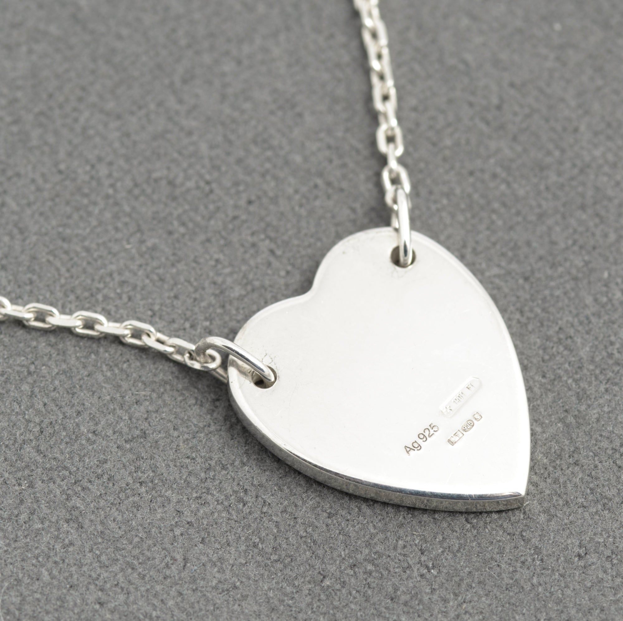 Genuine Vintage Gucci Sterling Silver Heart Tag Pendant Necklace (C2922)