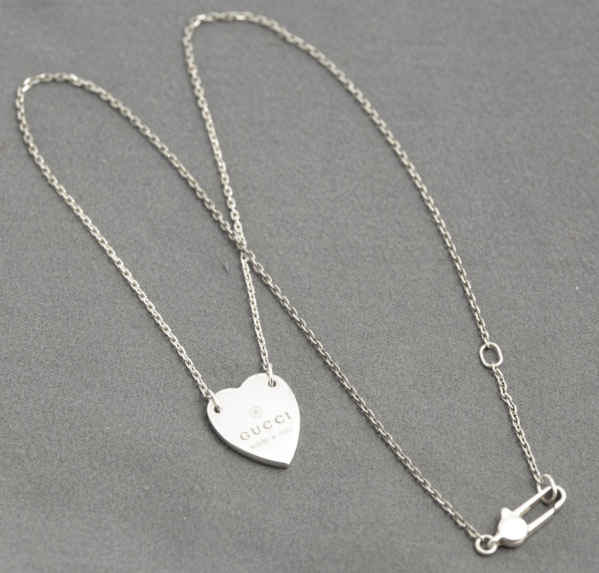 Genuine Vintage Gucci Sterling Silver Heart Tag Pendant Necklace (C2922)