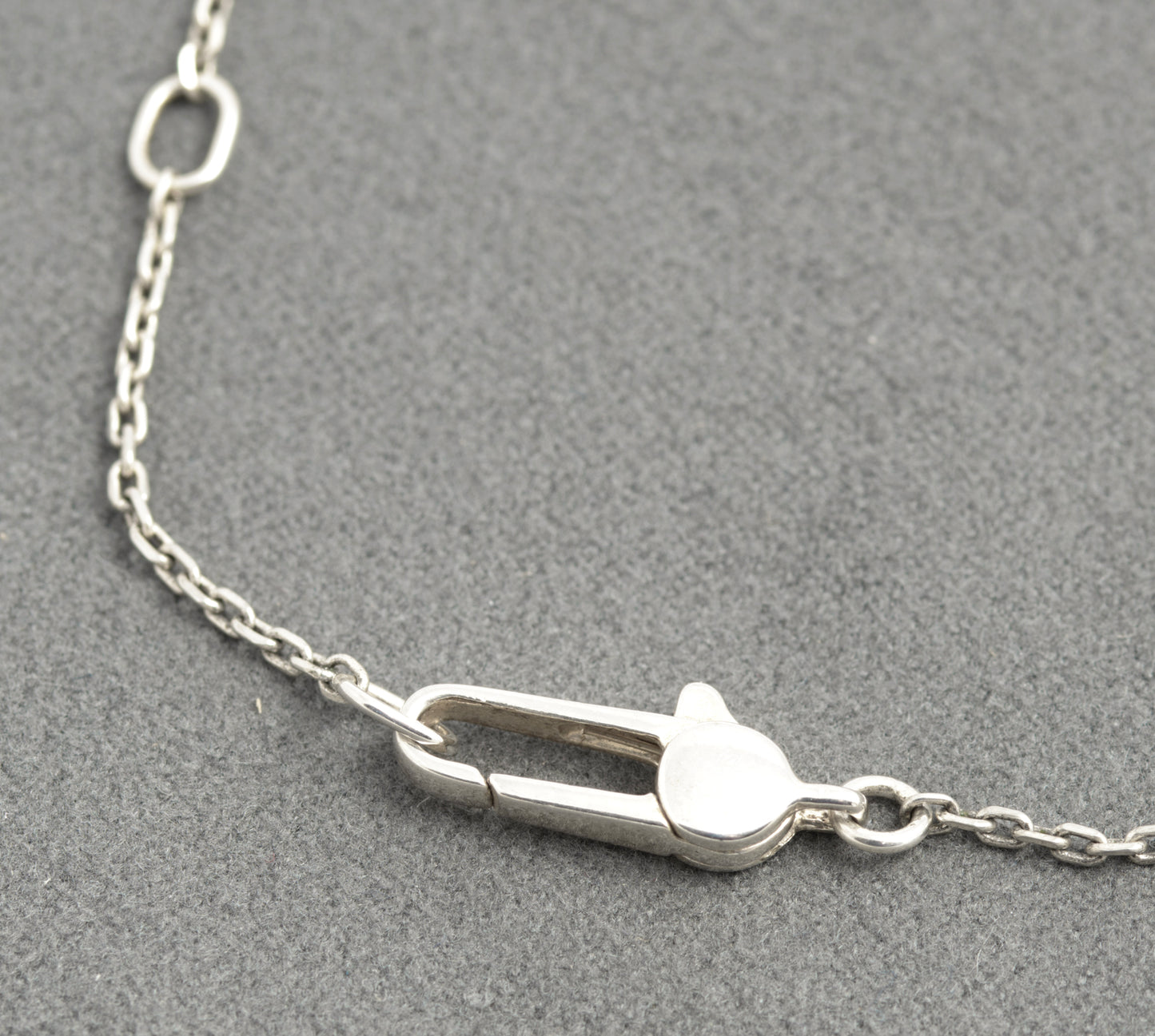 Genuine Vintage Gucci Sterling Silver Heart Tag Pendant Necklace (C2922)