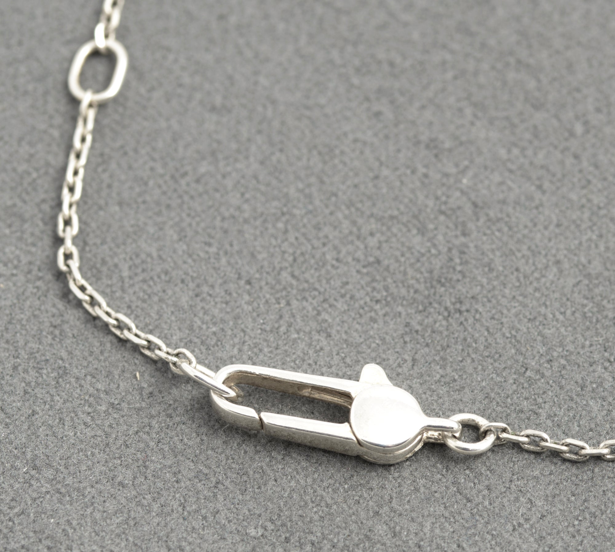 Genuine Vintage Gucci Sterling Silver Heart Tag Pendant Necklace (C2922)
