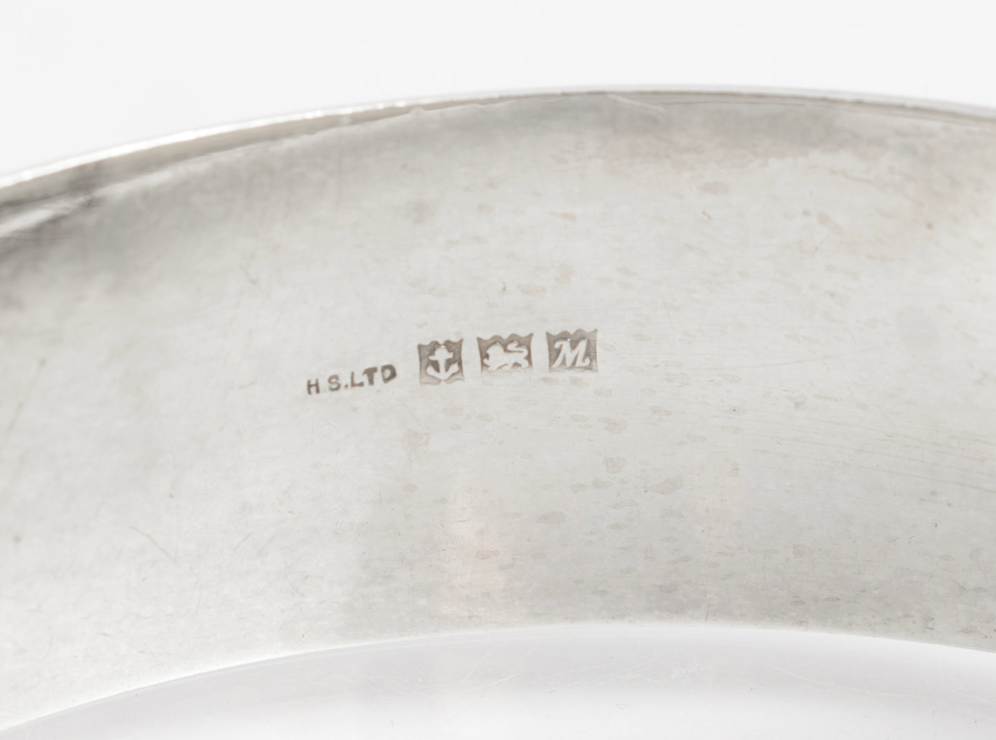 Vintage Sterling Silver Hinged Bangle - Harrods Hallmark 1961 Foliate Design (C2931)