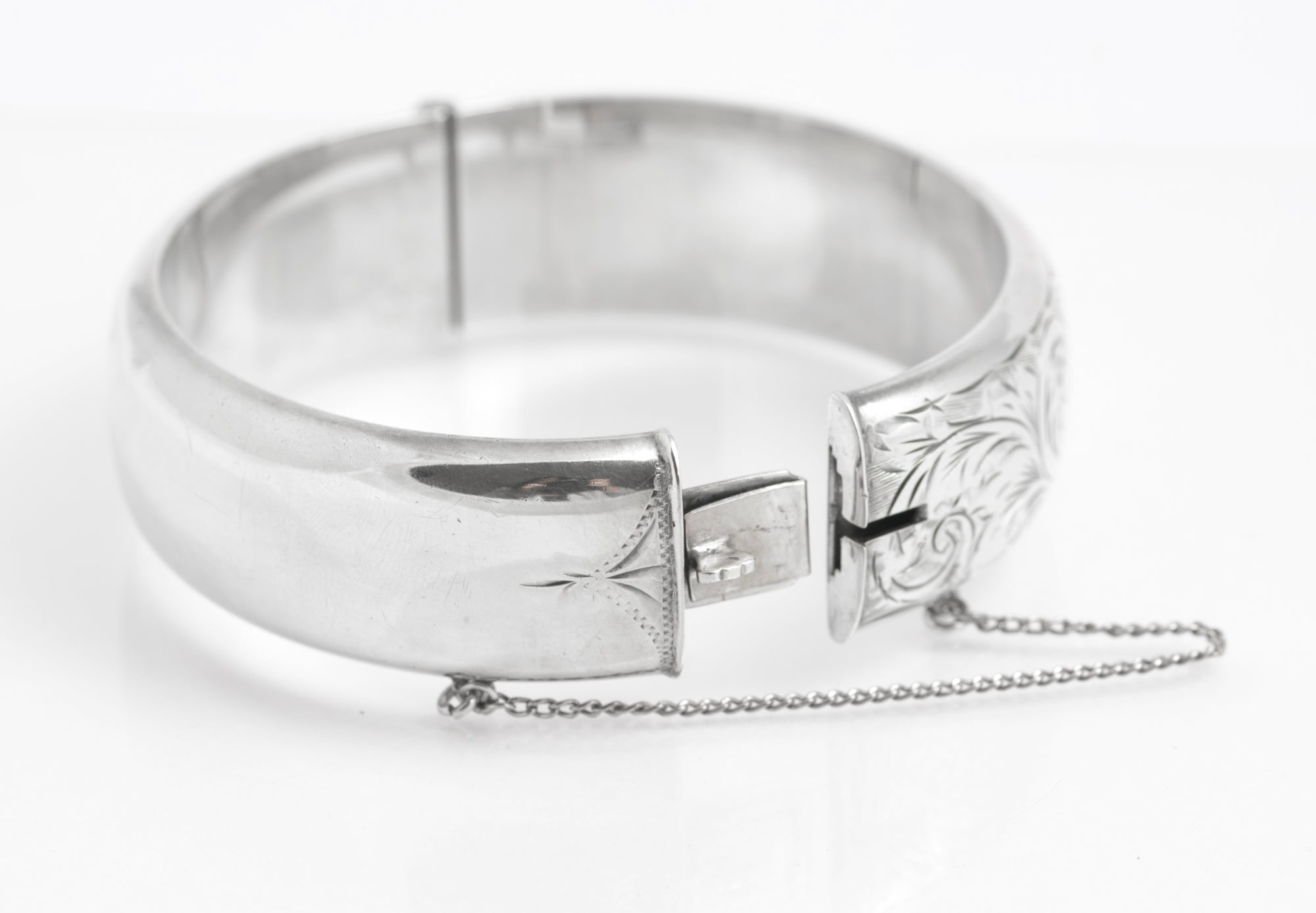 Vintage Sterling Silver Hinged Bangle - Harrods Hallmark 1961 Foliate Design (C2931)