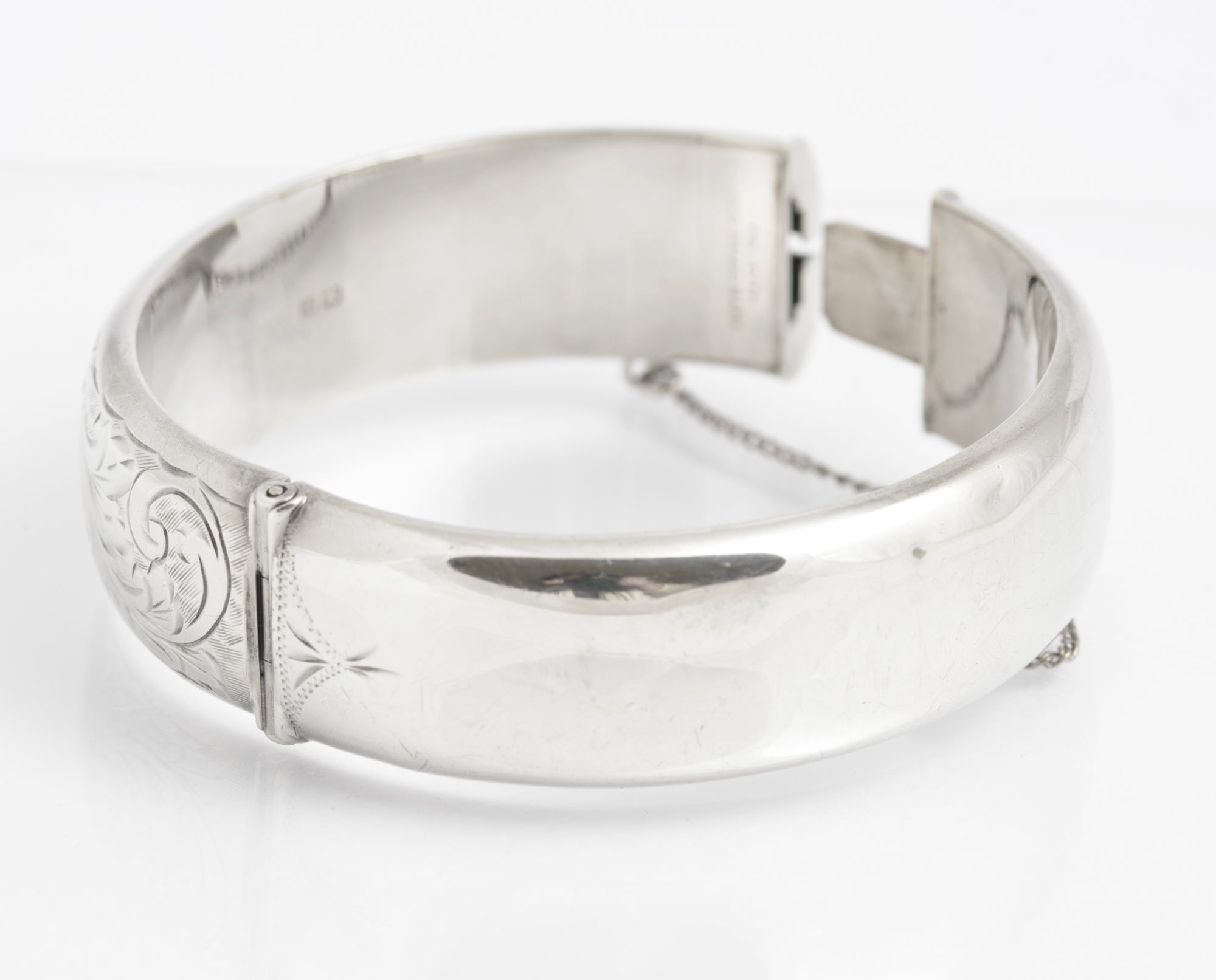 Vintage Sterling Silver Hinged Bangle - Harrods Hallmark 1961 Foliate Design (C2931)