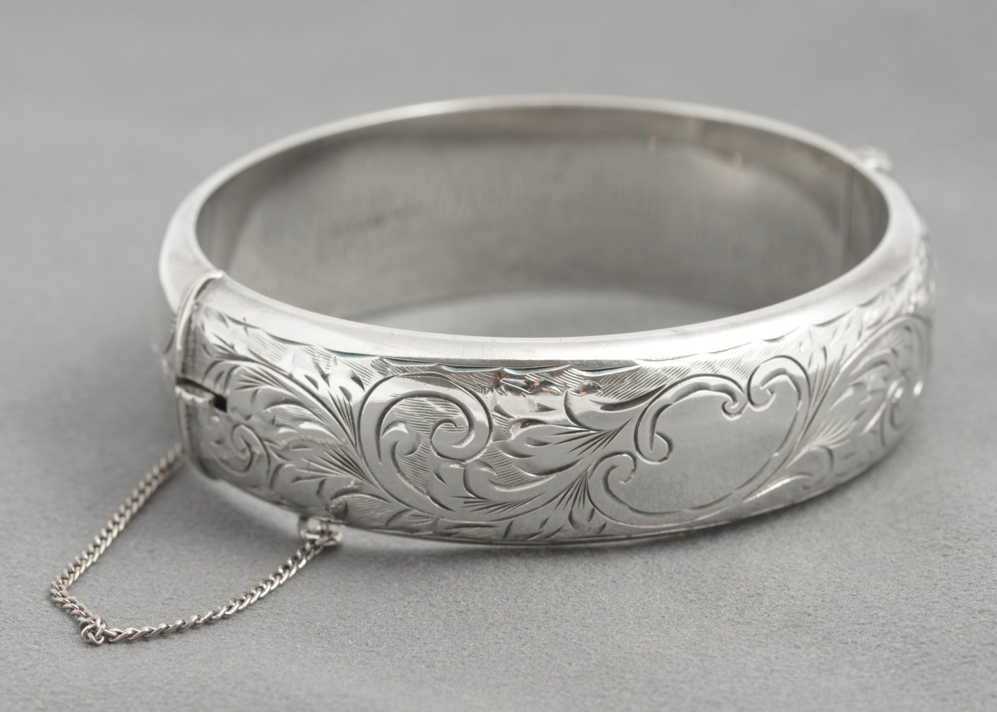 Vintage Sterling Silver Hinged Bangle - Harrods Hallmark 1961 Foliate Design (C2931)