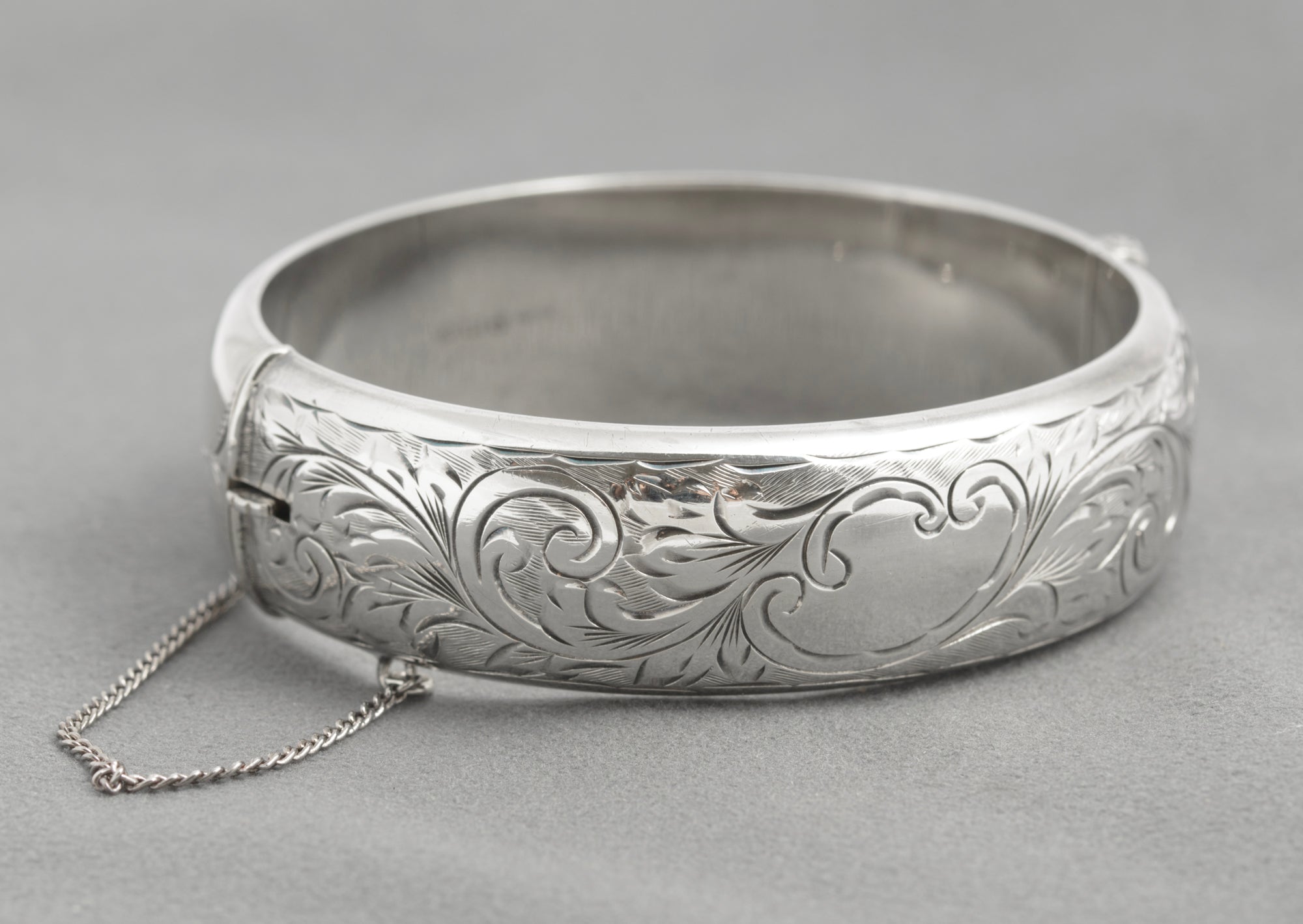 Vintage Sterling Silver Hinged Bangle - Harrods Hallmark 1961 Foliate Design (C2931)