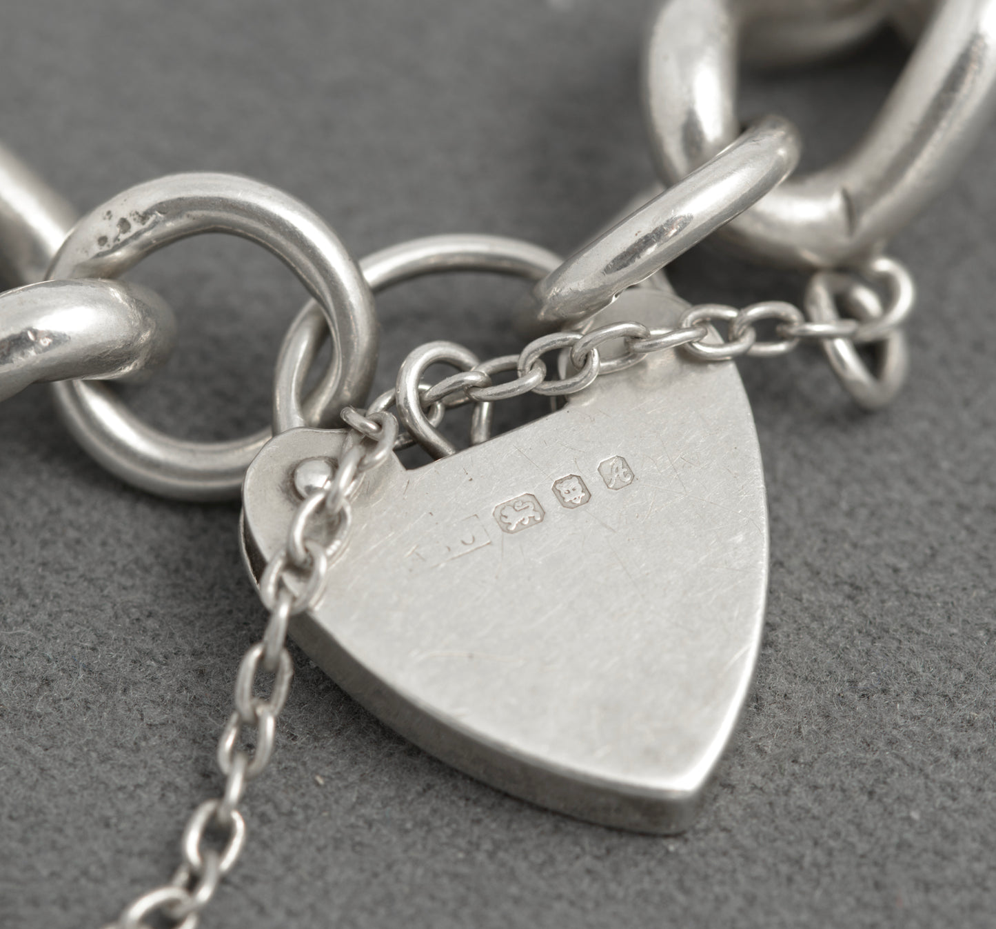 Vintage Sterling Silver Heavy Curb (Charm) Chain Bracelet - Padlock Clasp 1975 (C2935)