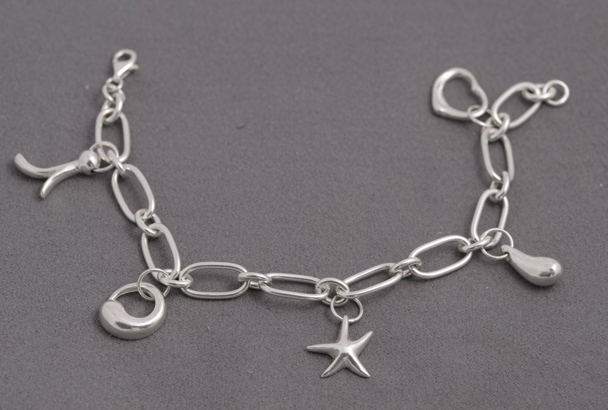 Contemporary Sterling Silver Trombone Link Charm Bracelet – 925 Marked – 18 cm (C2936)