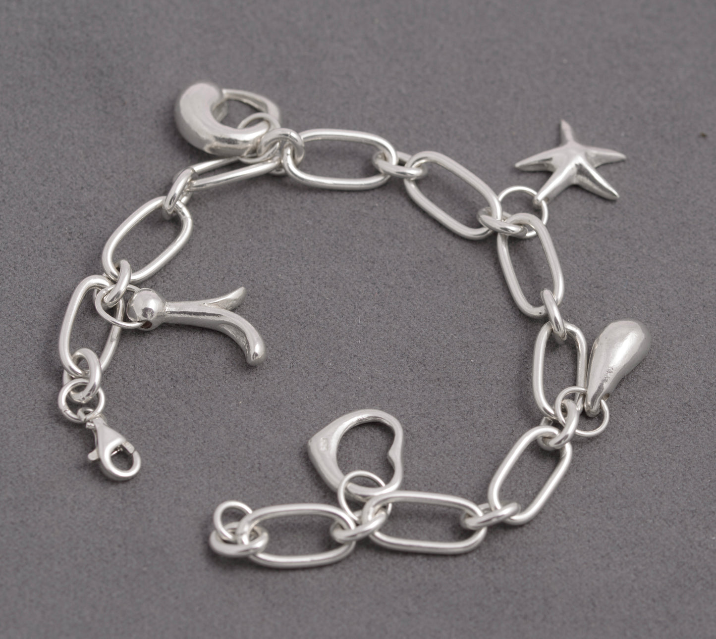 Contemporary Sterling Silver Trombone Link Charm Bracelet – 925 Marked – 18 cm (C2936)
