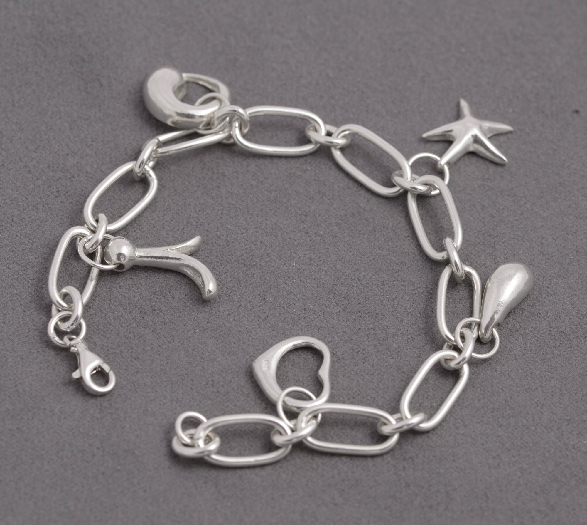 Contemporary Sterling Silver Trombone Link Charm Bracelet – 925 Marked – 18 cm (C2936)