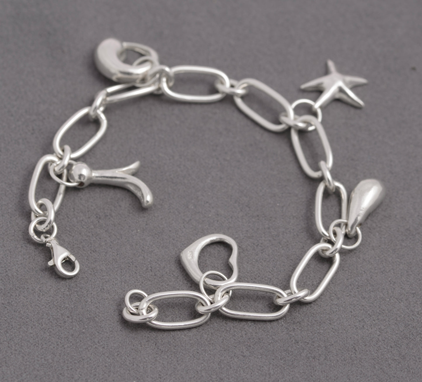 Contemporary Sterling Silver Trombone Link Charm Bracelet – 925 Marked – 18 cm (C2936)