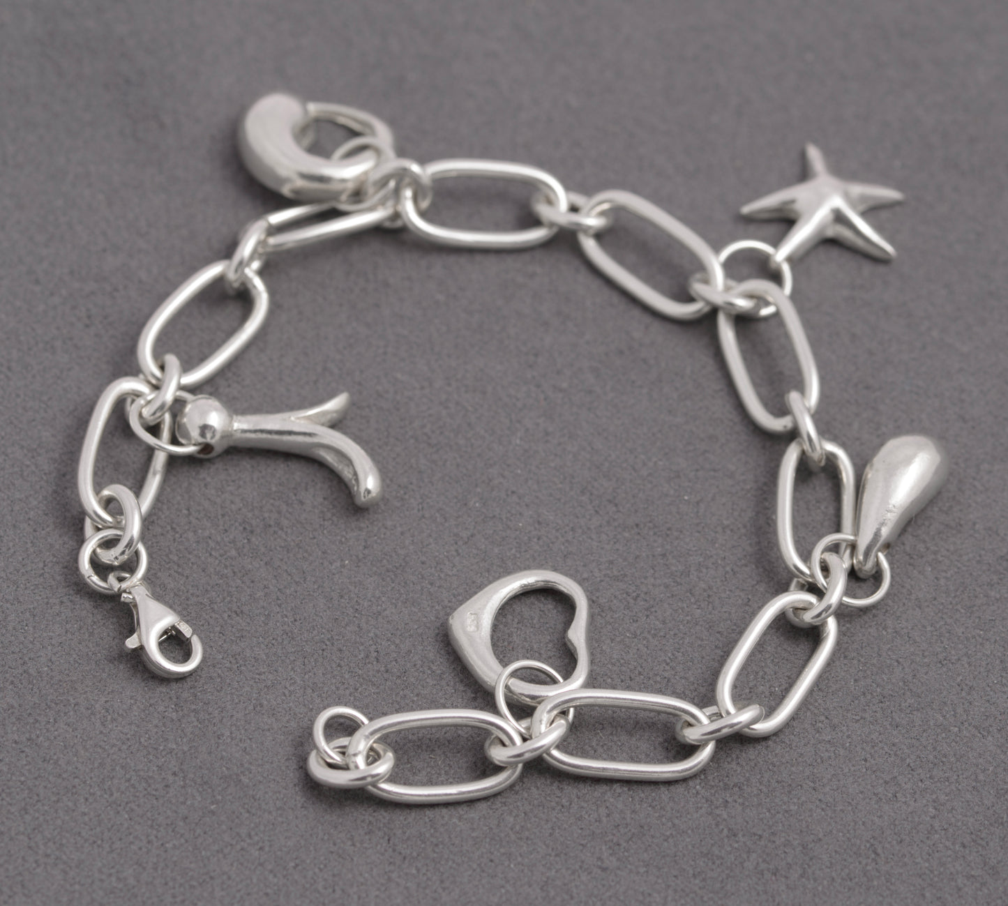 Contemporary Sterling Silver Trombone Link Charm Bracelet – 925 Marked – 18 cm (C2936)