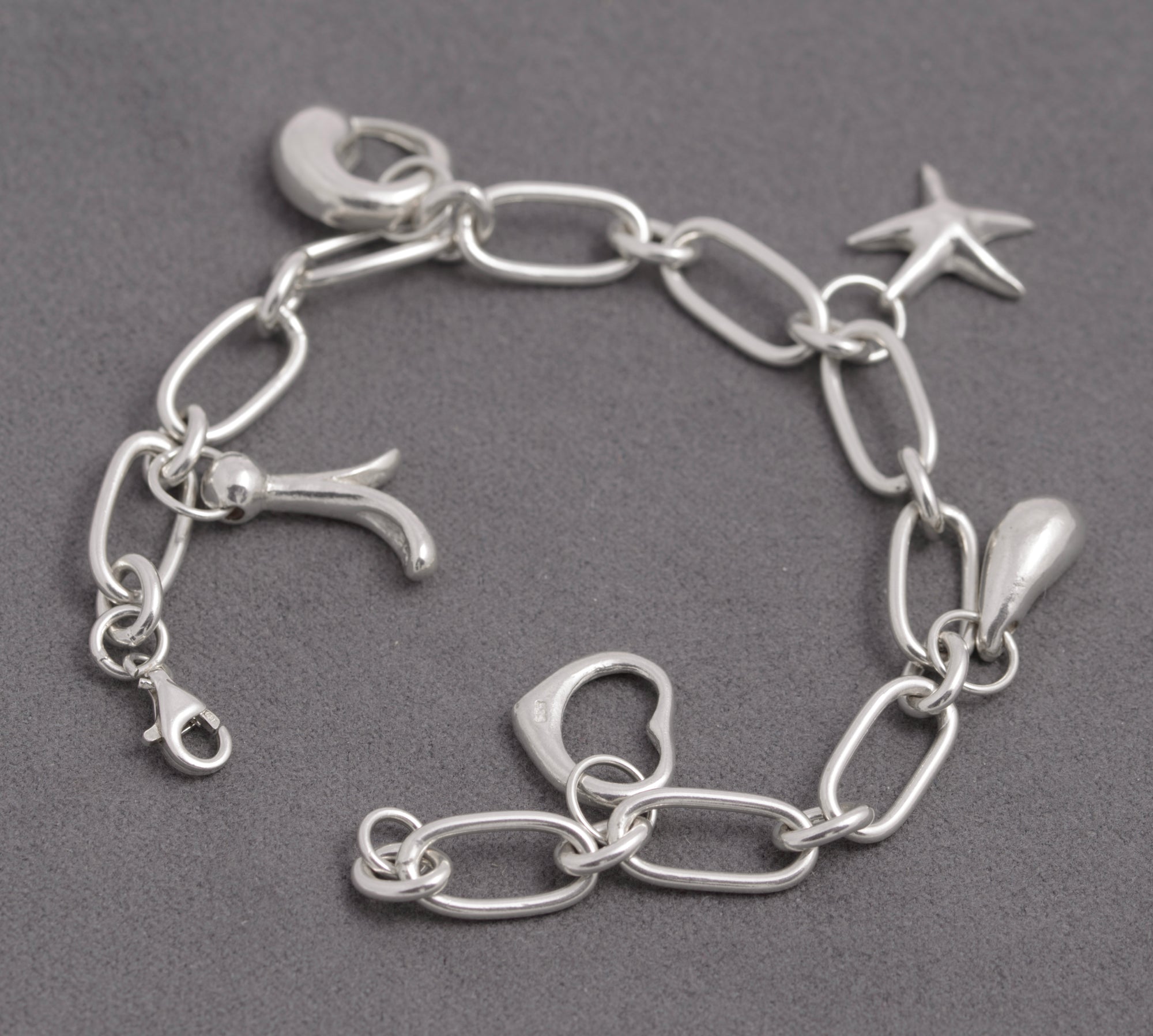 Contemporary Sterling Silver Trombone Link Charm Bracelet – 925 Marked – 18 cm (C2936)