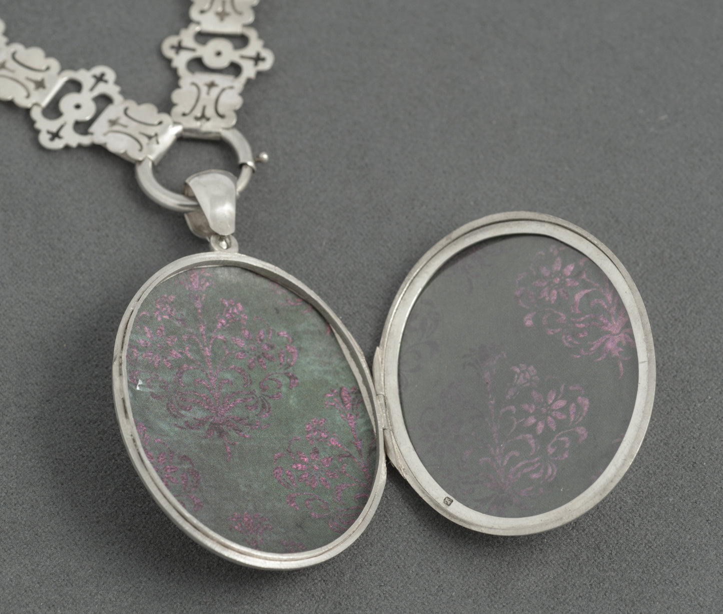 Victorian Antique Sterling Silver Photo Locket 1880 on Book Chain Necklace (C2941)