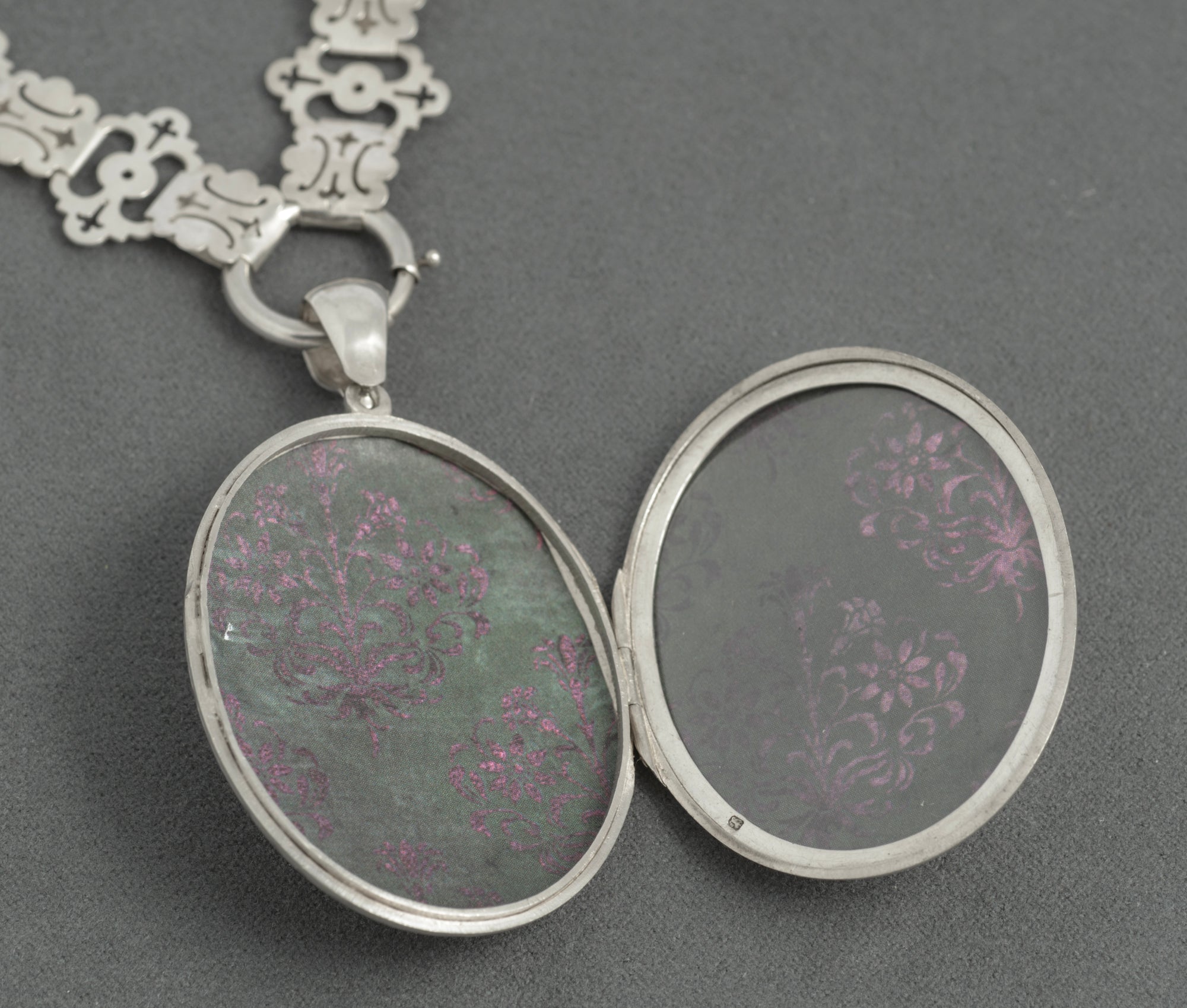 Victorian Antique Sterling Silver Photo Locket 1880 on Book Chain Necklace (C2941)