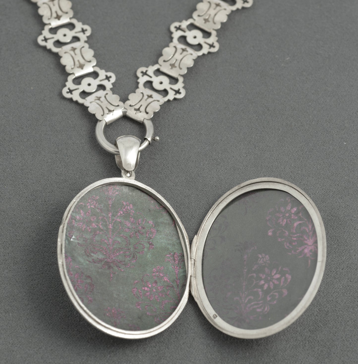Victorian Antique Sterling Silver Photo Locket 1880 on Book Chain Necklace (C2941)