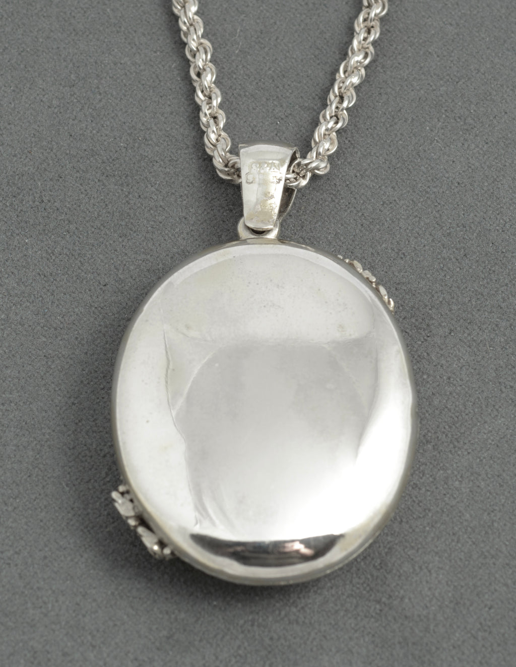 Antique Victorian Sterling Silver Ornate Engraved Locket & Fancy Chain Necklace (C2942)