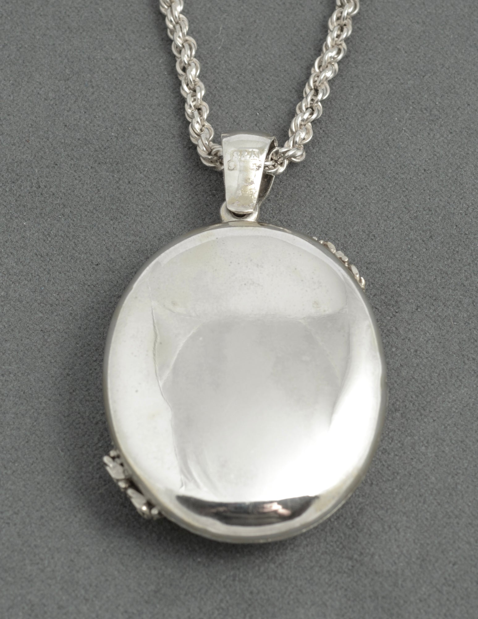 Antique Victorian Sterling Silver Ornate Engraved Locket & Fancy Chain Necklace (C2942)