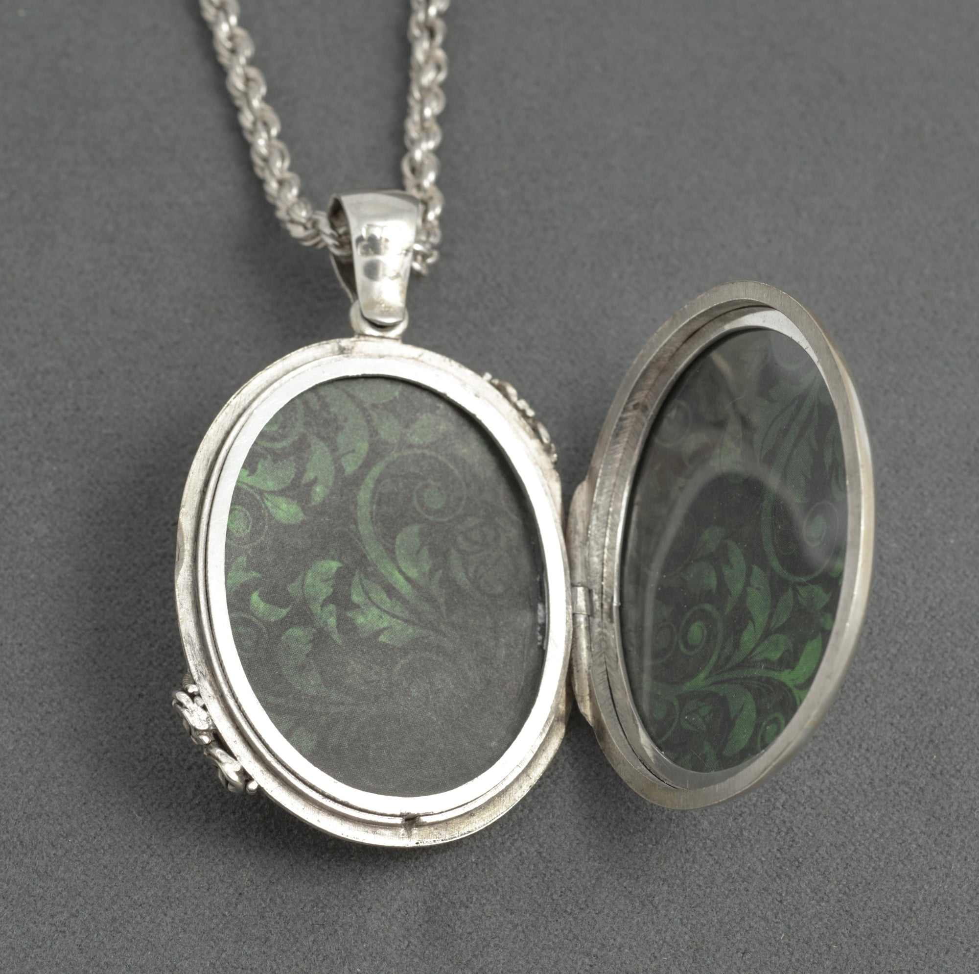 Antique Victorian Sterling Silver Ornate Engraved Locket & Fancy Chain Necklace (C2942)