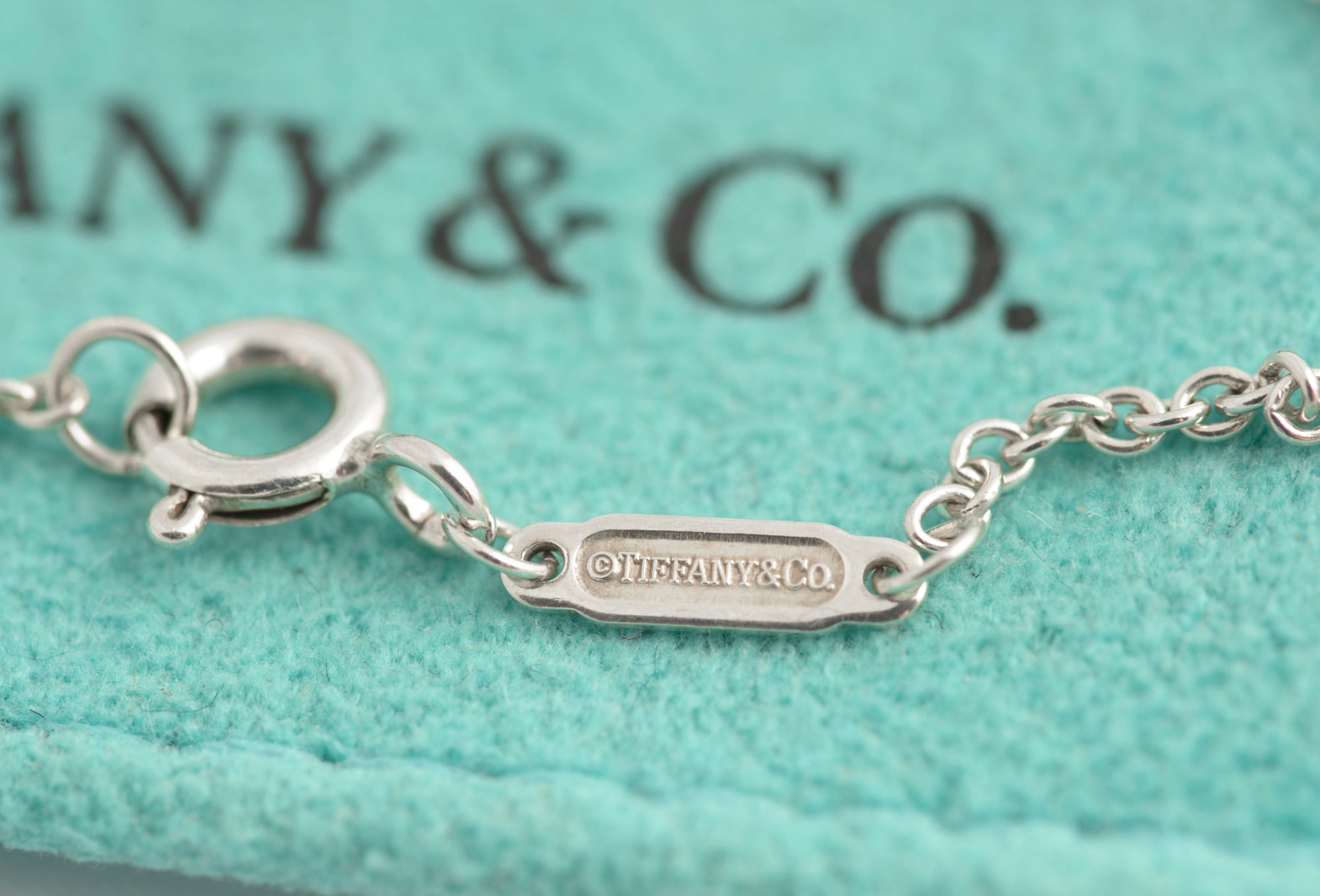 Tiffany & Co Sterling Silver 925 Interlocking Circles Bracelet T&Co 1837 Pouch  (C2948)