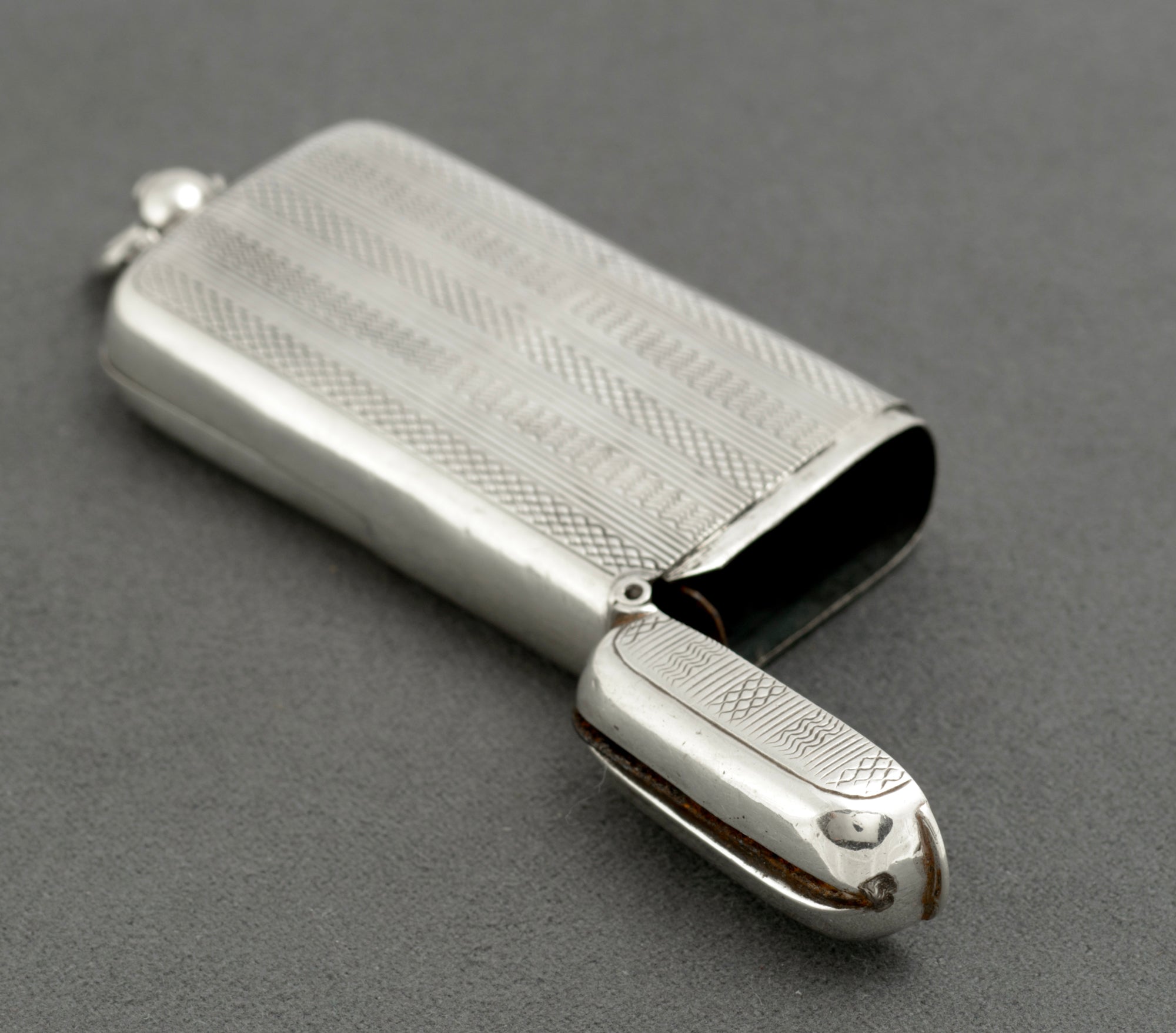 Antique Sterling Silver Combined Vesta and Sovereign Case by Boots Pure Drug Company, Chester 1904 (C2956)