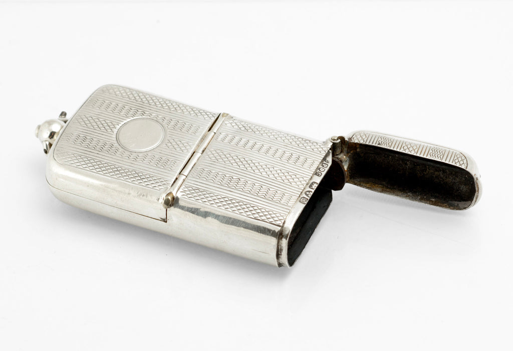 Antique Sterling Silver Combined Vesta and Sovereign Case by Boots Pure Drug Company, Chester 1904 (C2956)