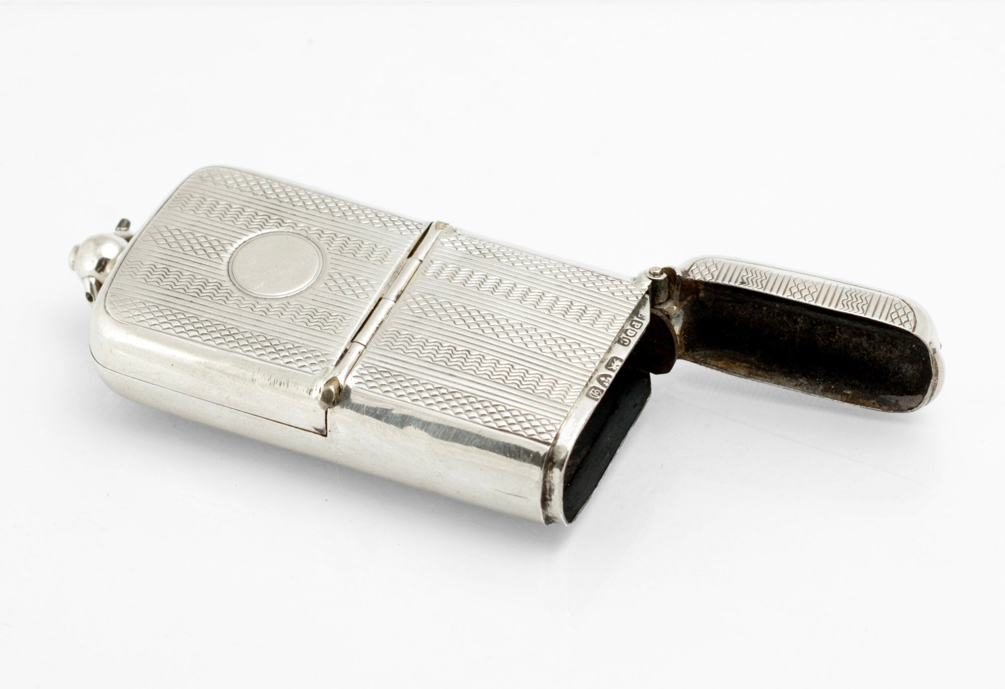 Antique Sterling Silver Combined Vesta and Sovereign Case by Boots Pure Drug Company, Chester 1904 (C2956)