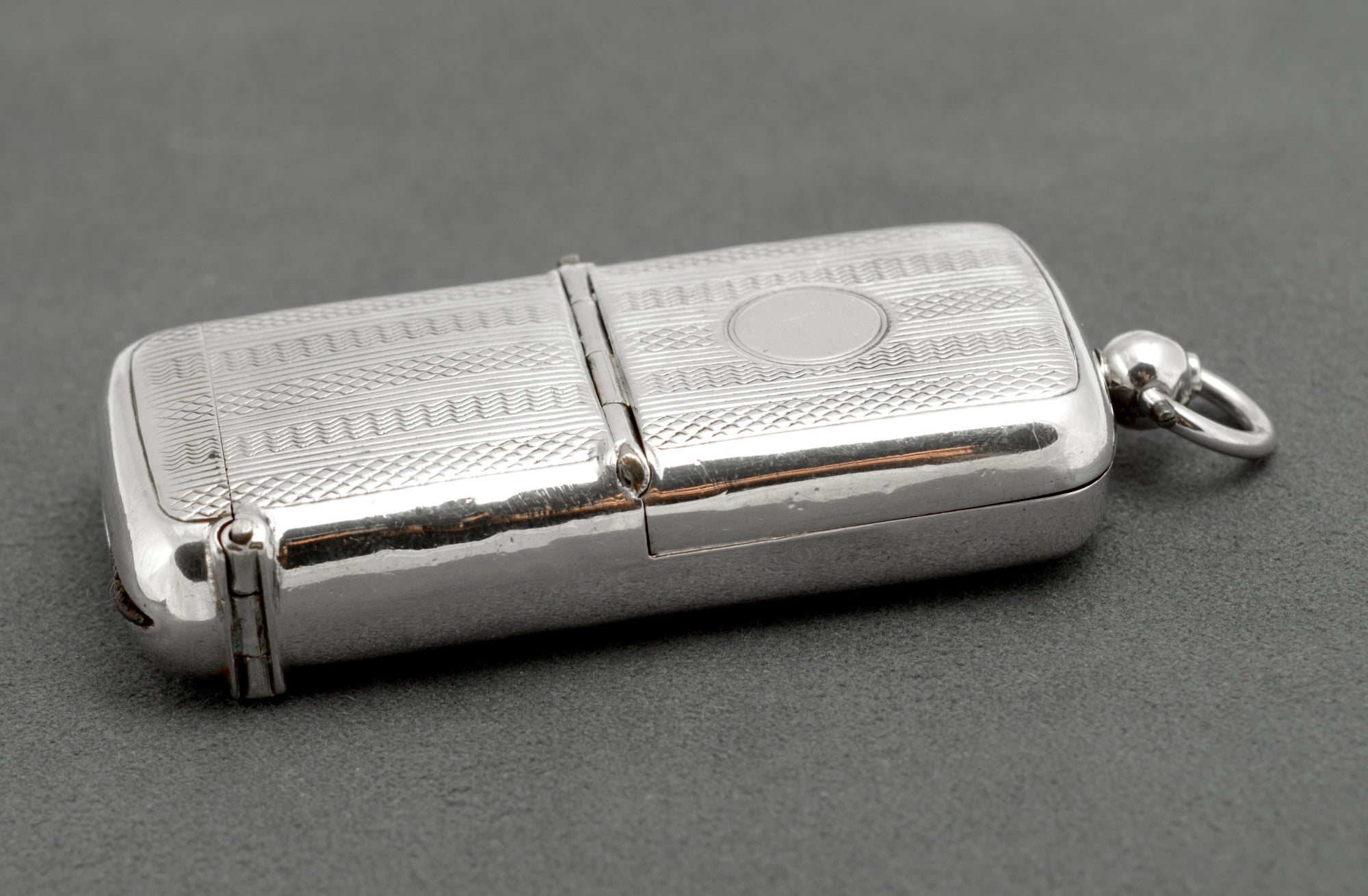 Antique Sterling Silver Combined Vesta and Sovereign Case by Boots Pure Drug Company, Chester 1904 (C2956)