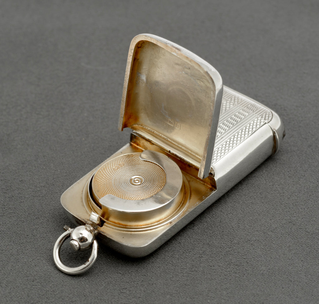 Antique Sterling Silver Combined Vesta and Sovereign Case by Boots Pure Drug Company, Chester 1904 (C2956)