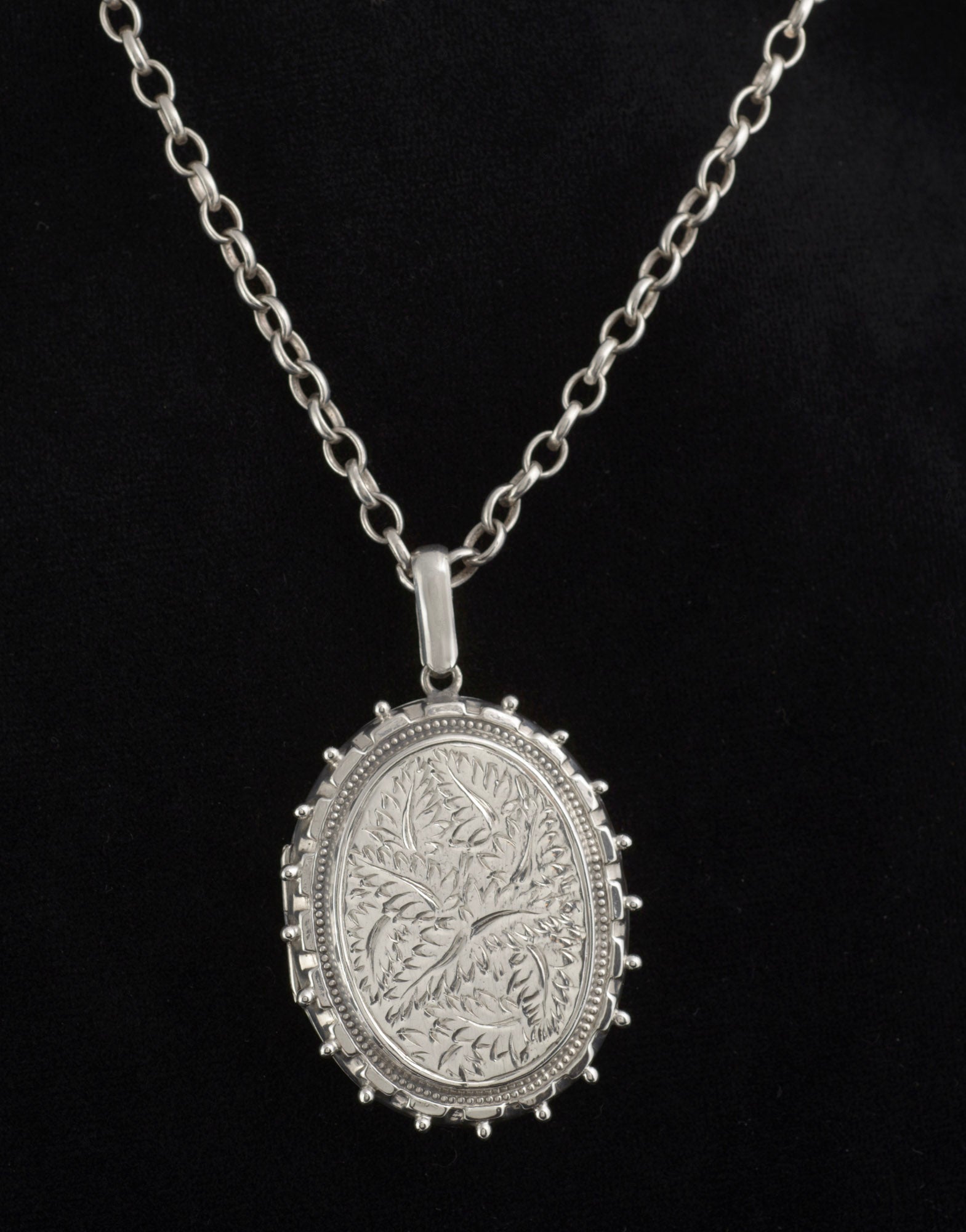 Sterling Silver Victorian Style Large Oval Photo Locket Necklace, Birmingham 1995, CME Ltd (C2962)
