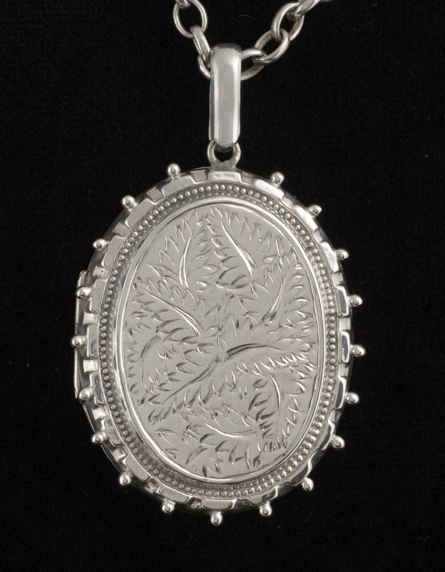 Sterling Silver Victorian Style Large Oval Photo Locket Necklace, Birmingham 1995, CME Ltd (C2962)