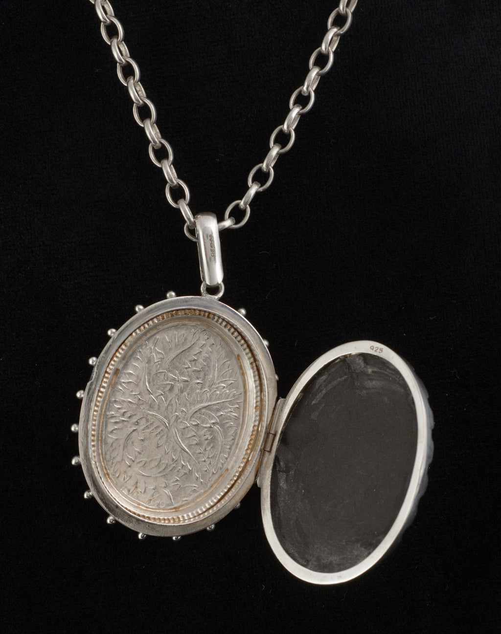 Sterling Silver Victorian Style Large Oval Photo Locket Necklace, Birmingham 1995, CME Ltd (C2962)