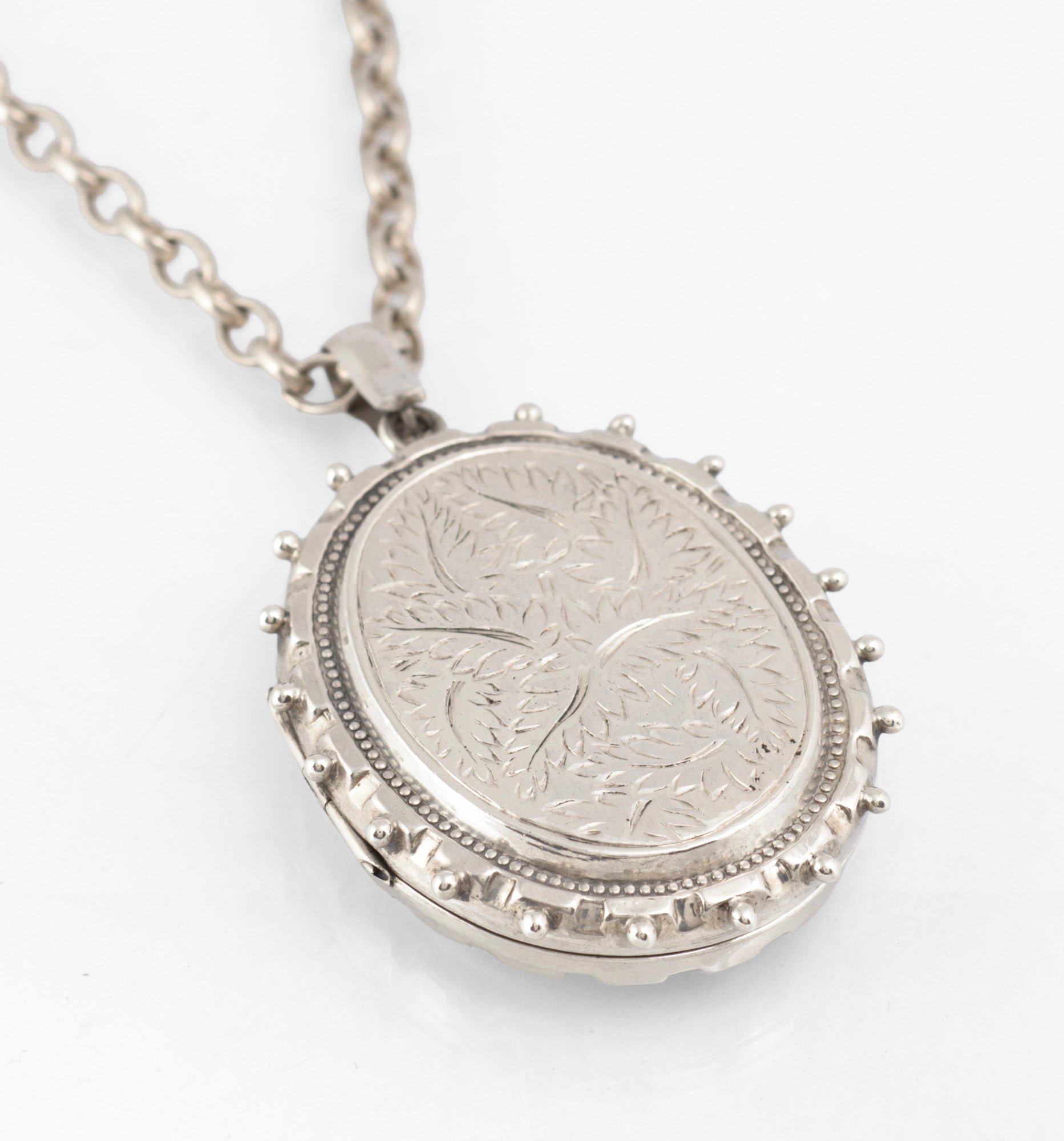 Sterling Silver Victorian Style Large Oval Photo Locket Necklace, Birmingham 1995, CME Ltd (C2962)