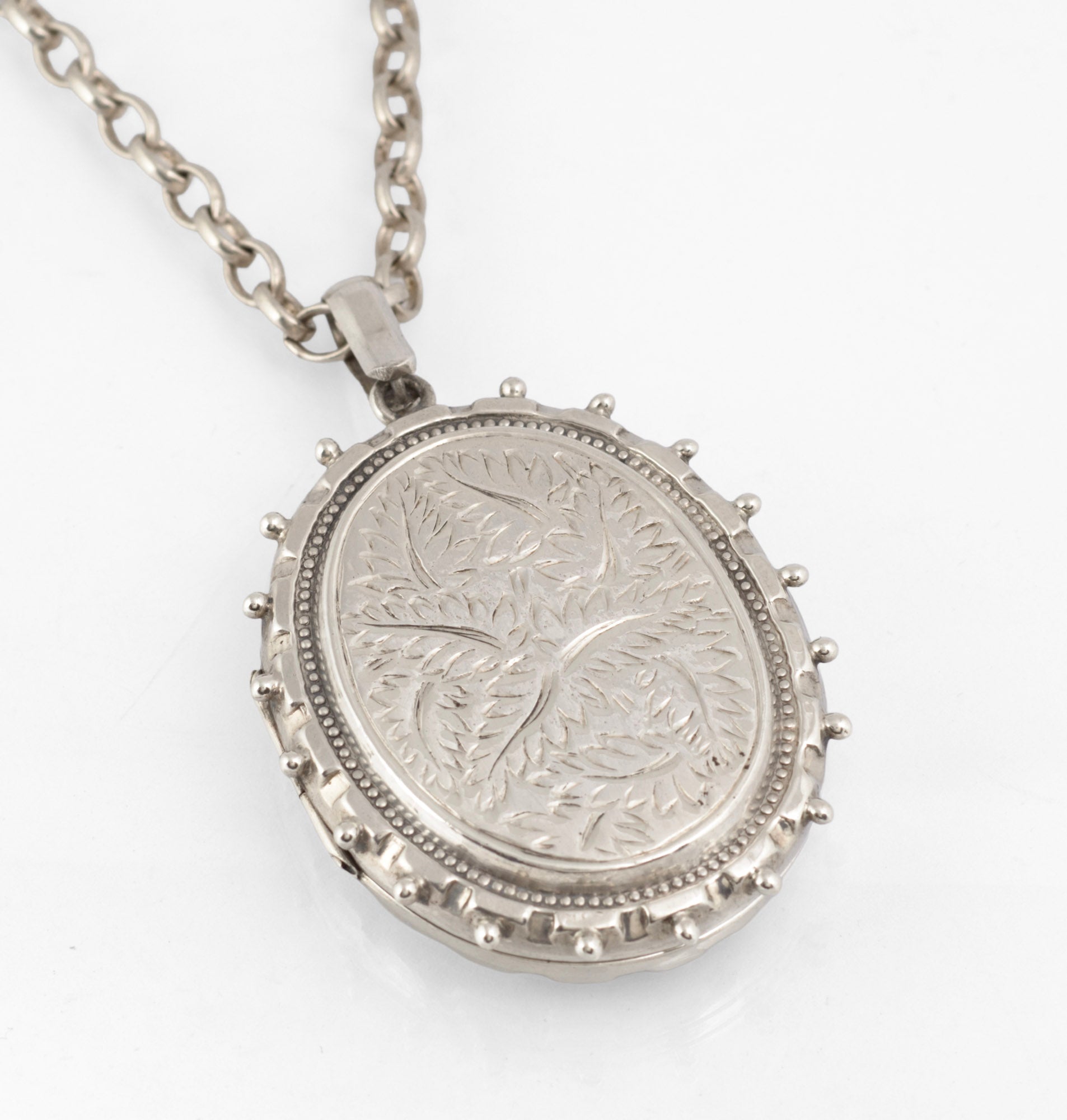 Sterling Silver Victorian Style Large Oval Photo Locket Necklace, Birmingham 1995, CME Ltd (C2962)
