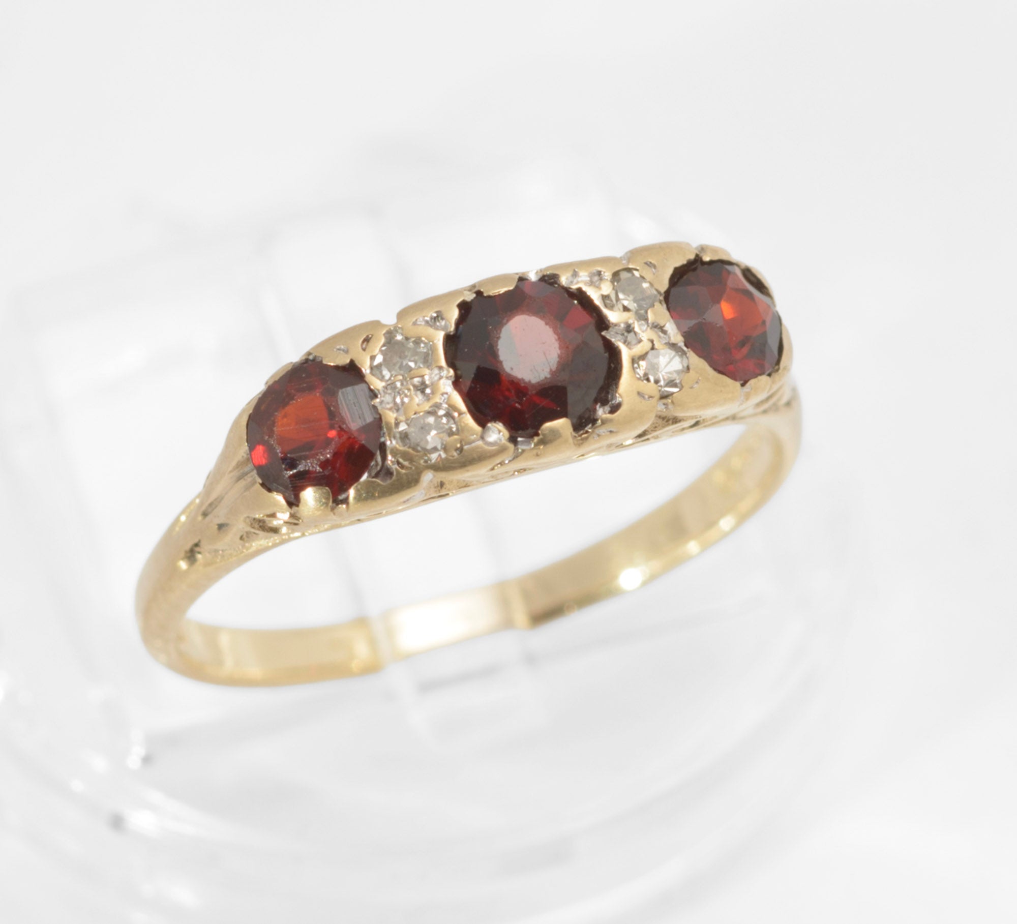 Vintage 9ct Gold Natural Garnet and Diamond Victorian Style Ring, London 1985 UK Size M (C2964)