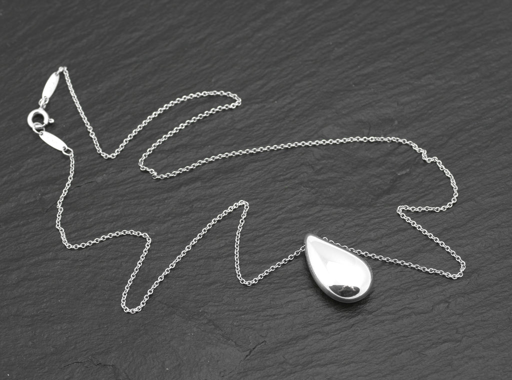 Elsa Peretti for Tiffany & Co. Sterling Silver Teardrop Necklace - 22mm - 46cm Chain - C2976