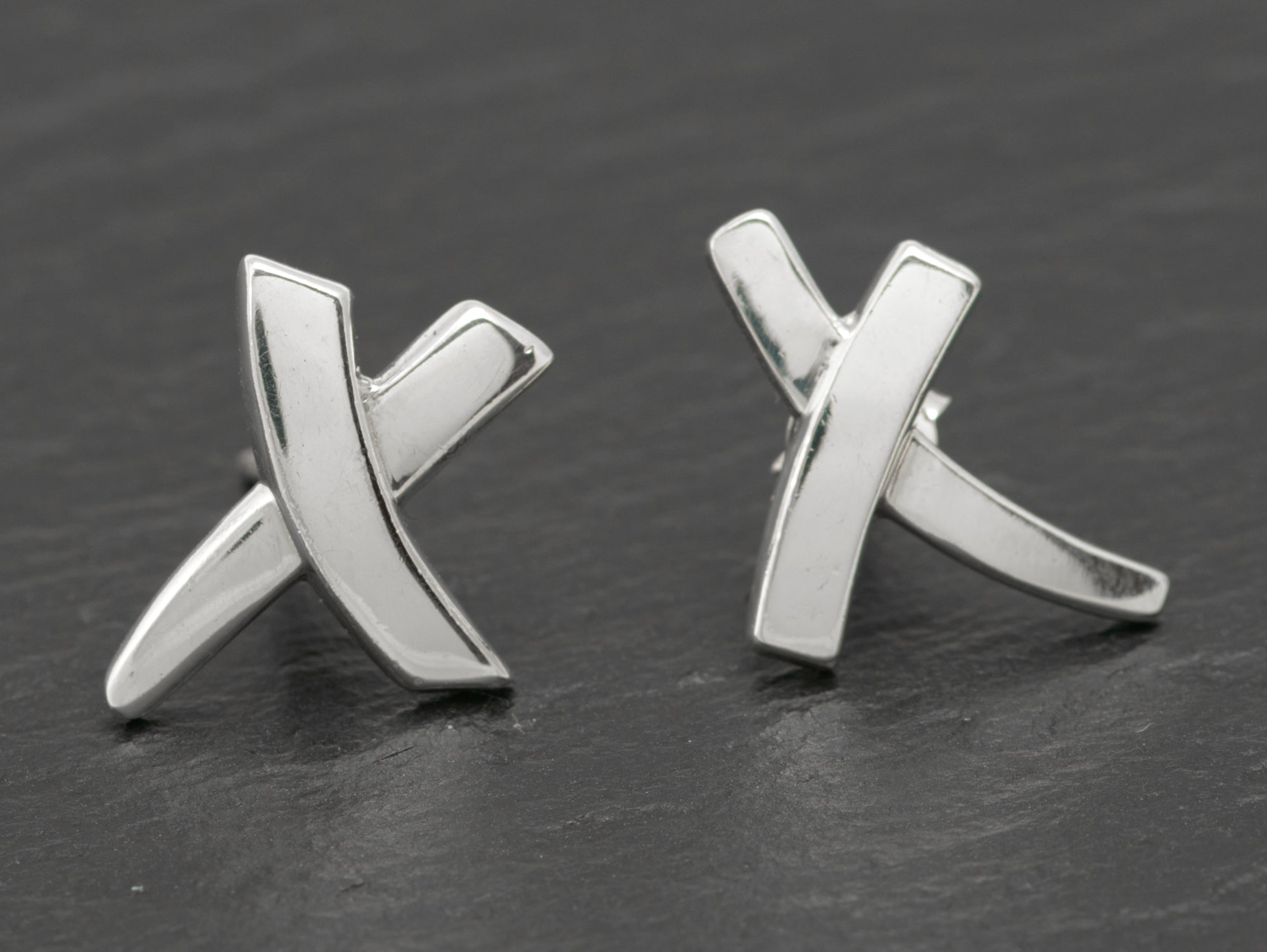 Tiffany & Co. Paloma Picasso Graffiti Kiss Sterling Silver Stud Earrings - 925 - C2982