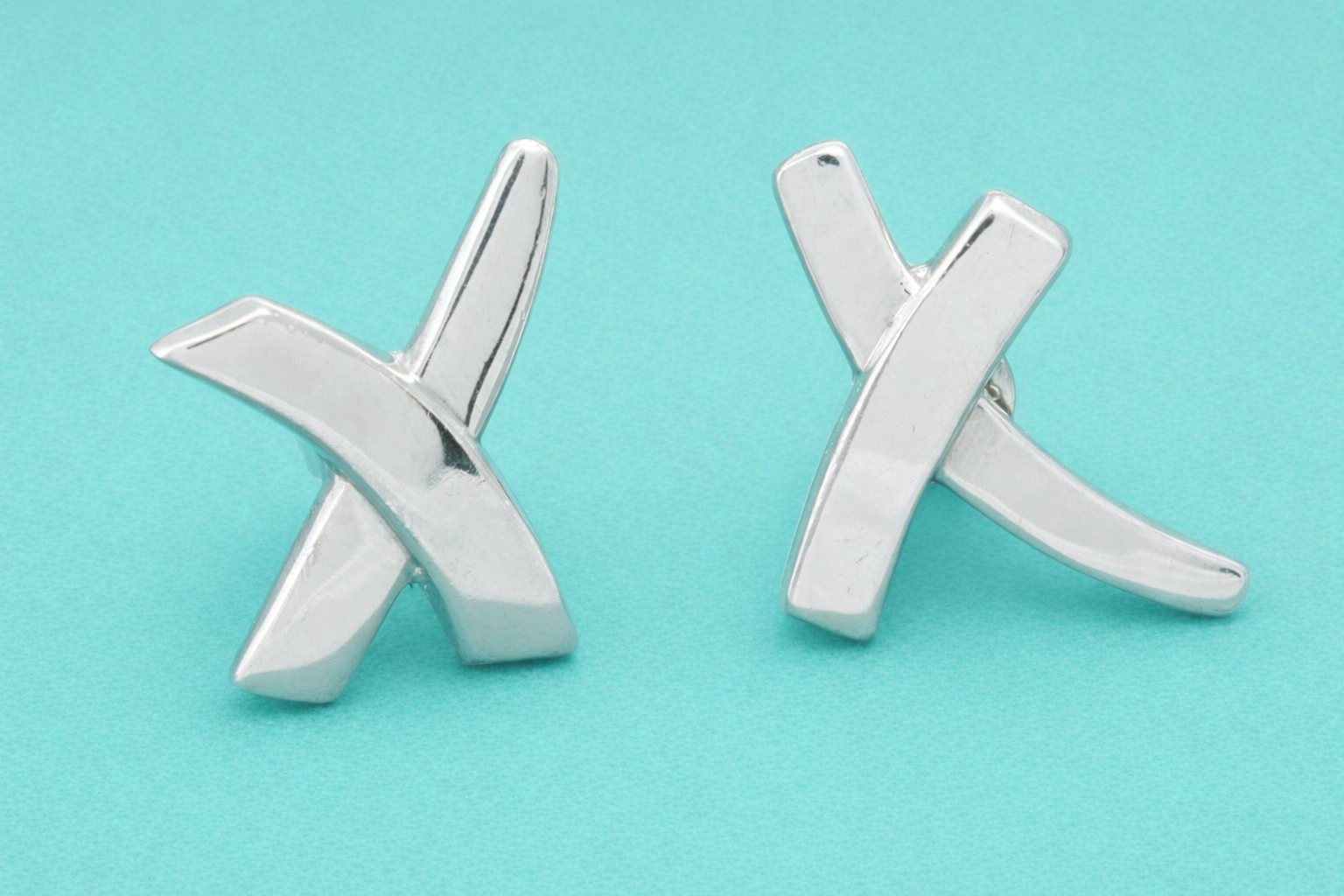 Tiffany & Co. Paloma Picasso Graffiti Kiss Sterling Silver Stud Earrings - 925 - C2982