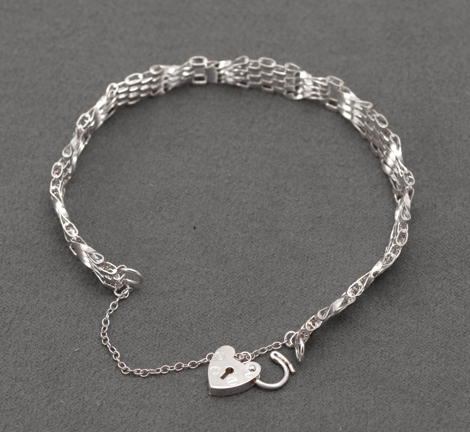 Vintage Sterling Silver Gate Bracelet - Heart Padlock Clasp - London 1986 - C2985