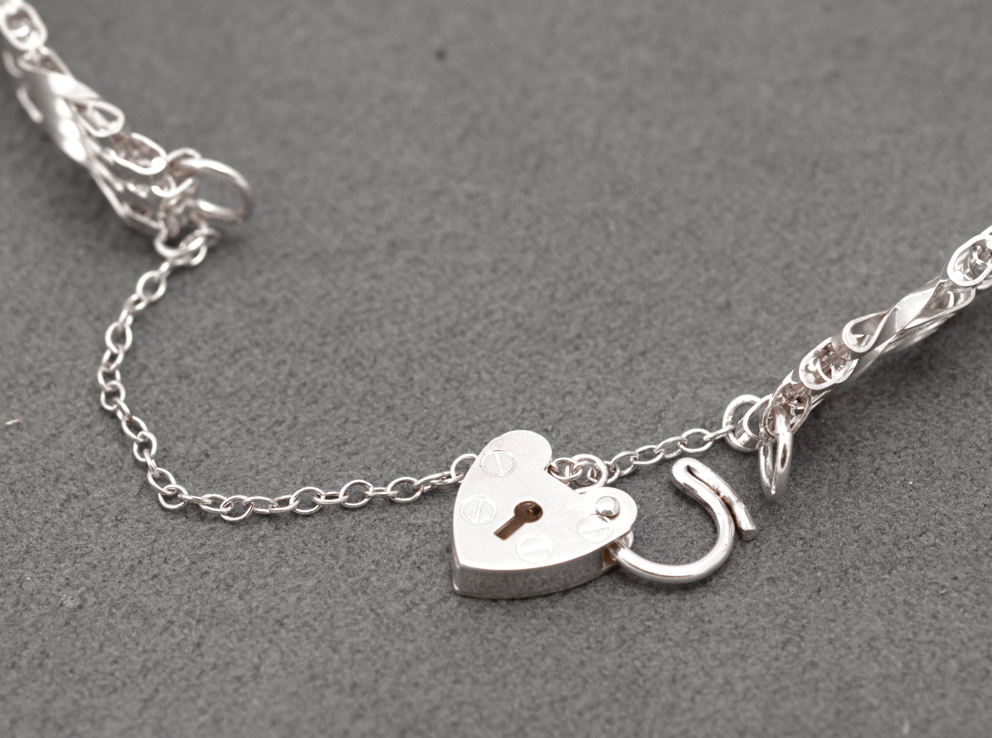 Vintage Sterling Silver Gate Bracelet - Heart Padlock Clasp - London 1986 - C2985