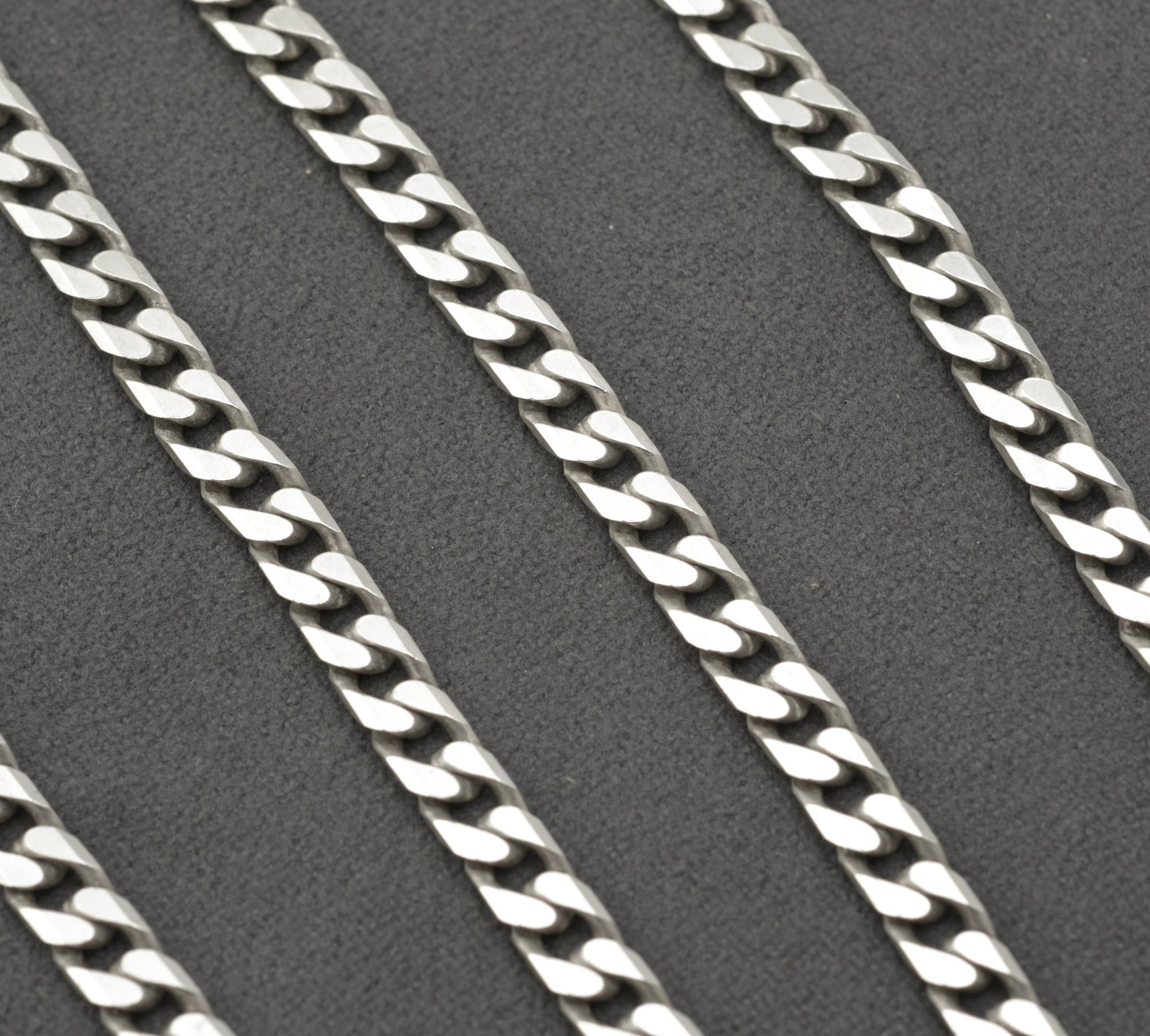 Vintage Sterling Silver Curb Chain Necklace - IBB - chain detail showing polished finish
