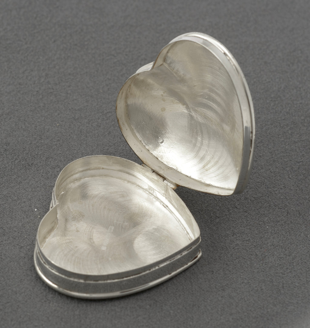 Vintage sterling silver heart shaped trinket box - three-quarter reverse view showing base and hinge