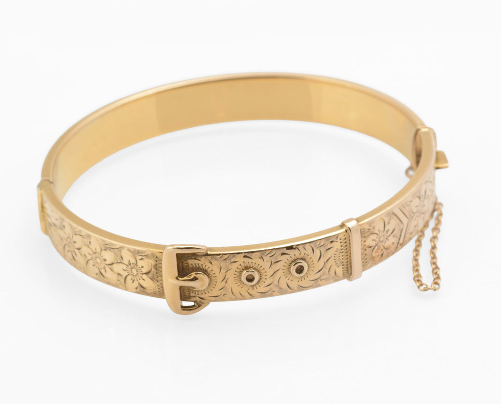 Edwardian gold metal cored buckle bangle - three quarter view showing plain polished reverse and concealed box clasp with fine-link safety chain