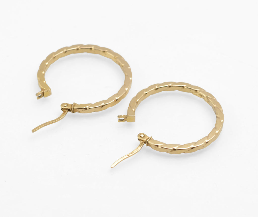 Vintage 9ct gold Unoaerre hoop earrings - close up of lever fitting showing Unoaerre name and Italian assay marks on one side