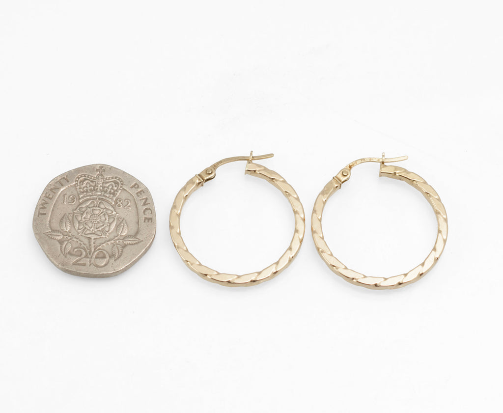 Vintage 9ct gold Unoaerre hoop earrings - detail of angular rope twist pattern showing light reflection across polished surface